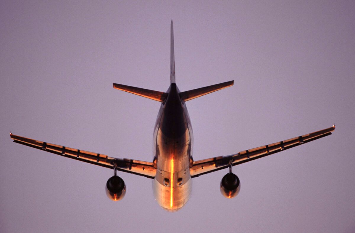 American Airlines Airbus A300-600 climbing enroute at dusk