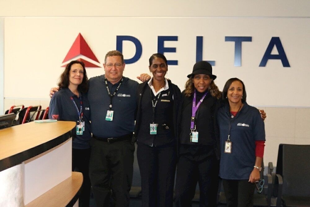 Delta employee volunteers