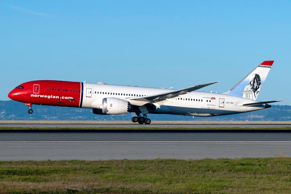 /wordpress/wp-content/uploads/2021/05/Norwegian-Roald-Dahl-Livery-Boeing-787-9-Dreamliner-LN-LNO-1000x667.jpg