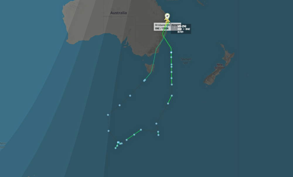 qantas-787-antartica-southern-lights