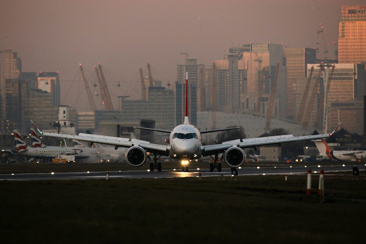 SWISS, Airbus A220, London City Airport