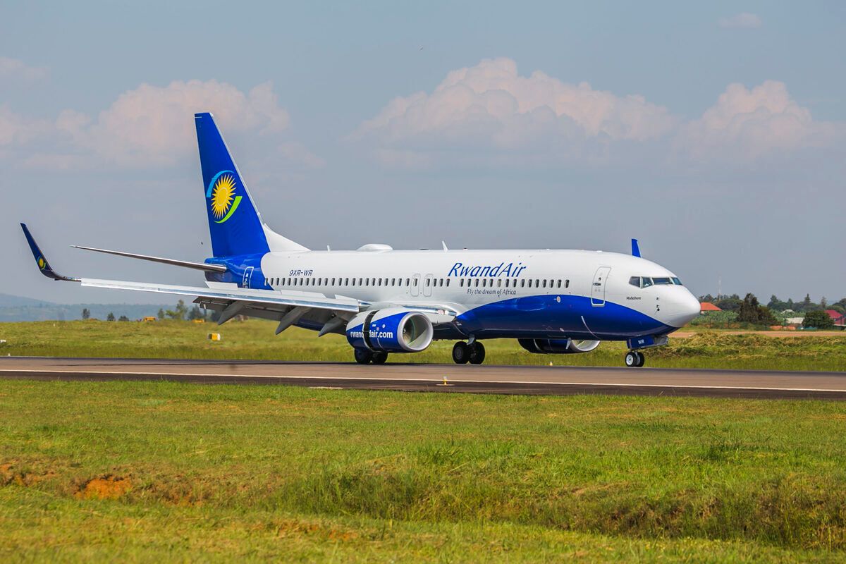 RwandAir 737-800