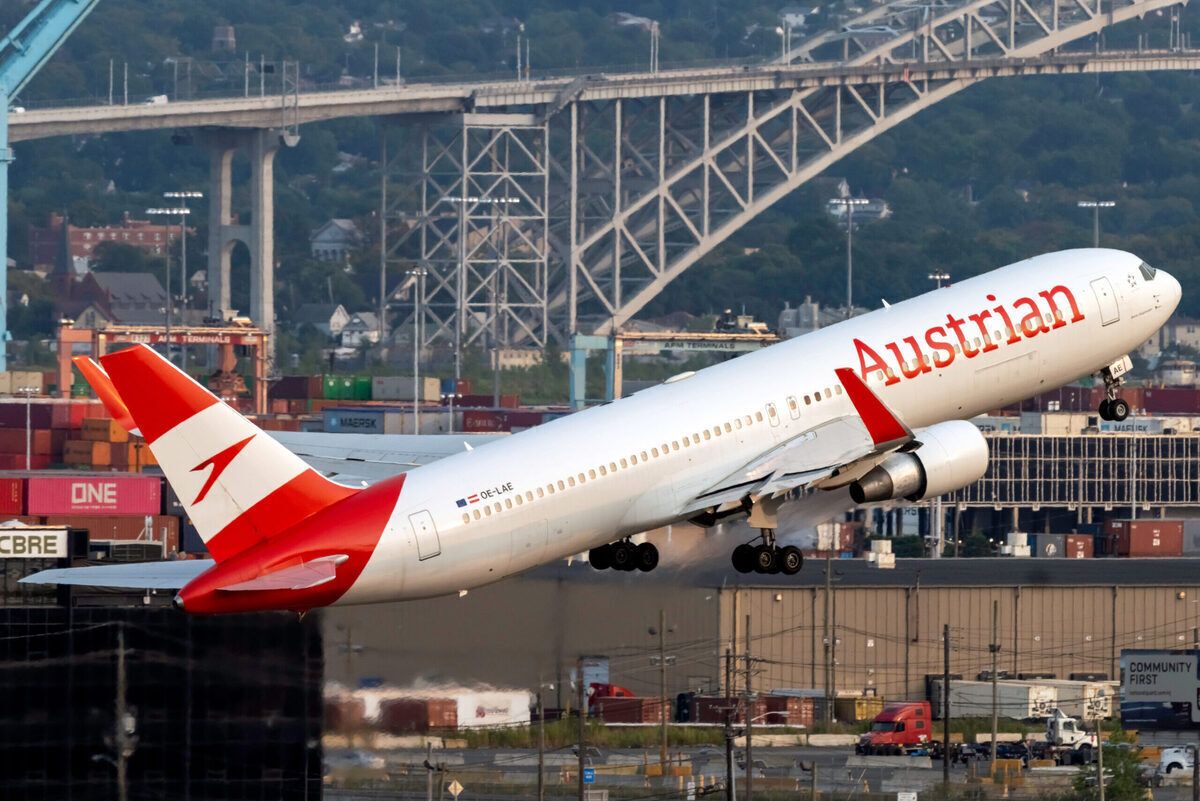 Austrian Airlines, Boeing 777, Makeshift Freighter