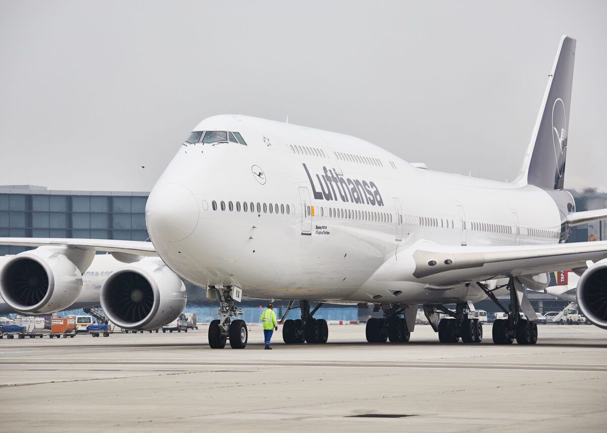 Lufthansa, Boeing 747, short haul