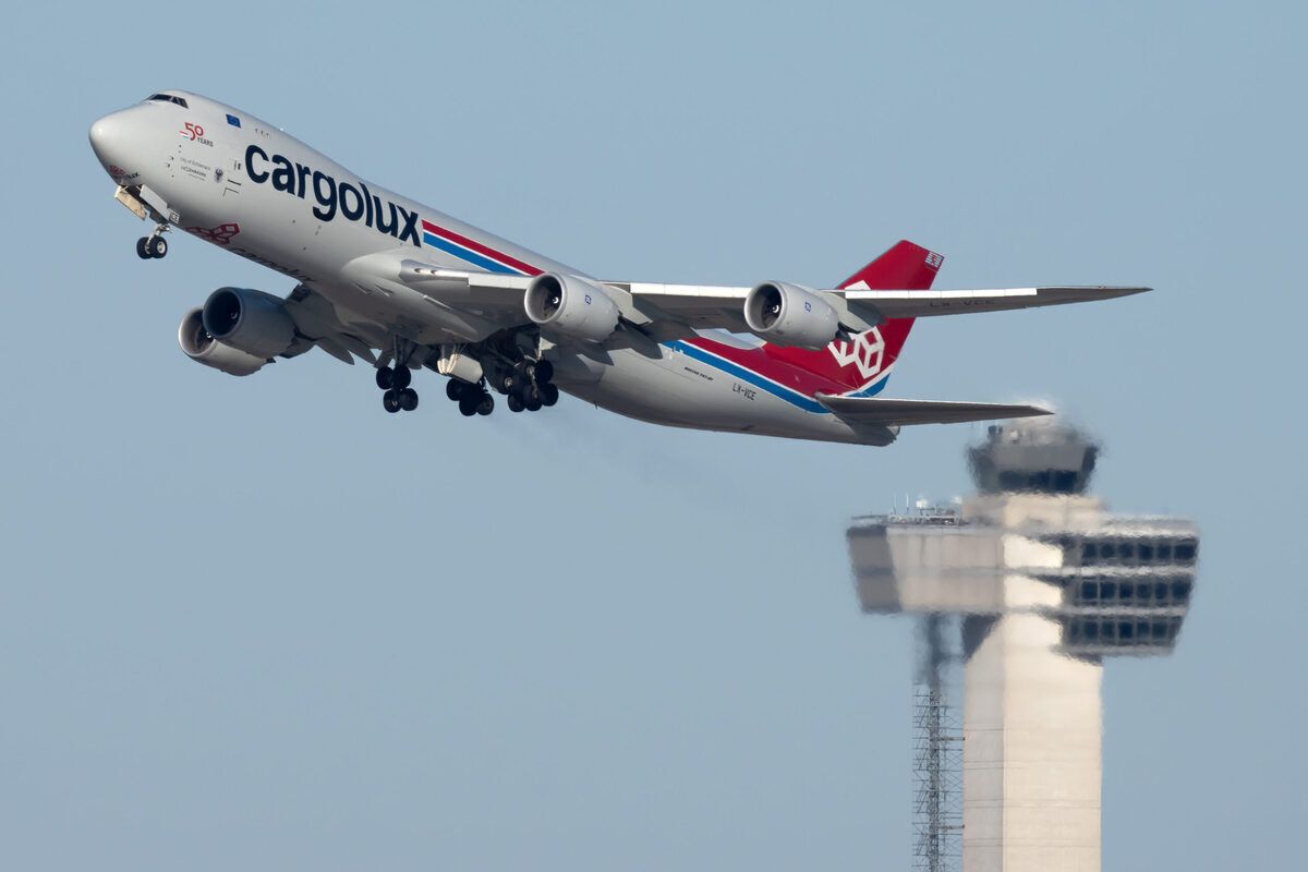 Southwest-737-Cargolux-747-collision