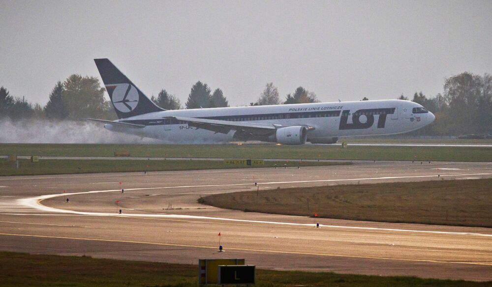 Lot Polish Airlines Boeing 767 Landing