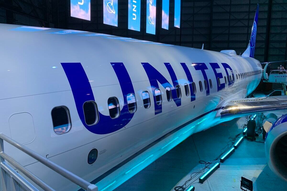 United Boeing 737 MAX 8
