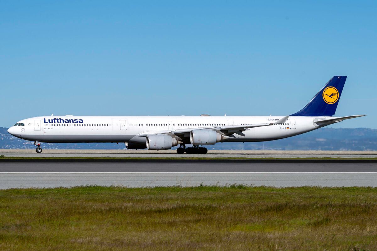 Lufthansa, Airbus A340, Return
