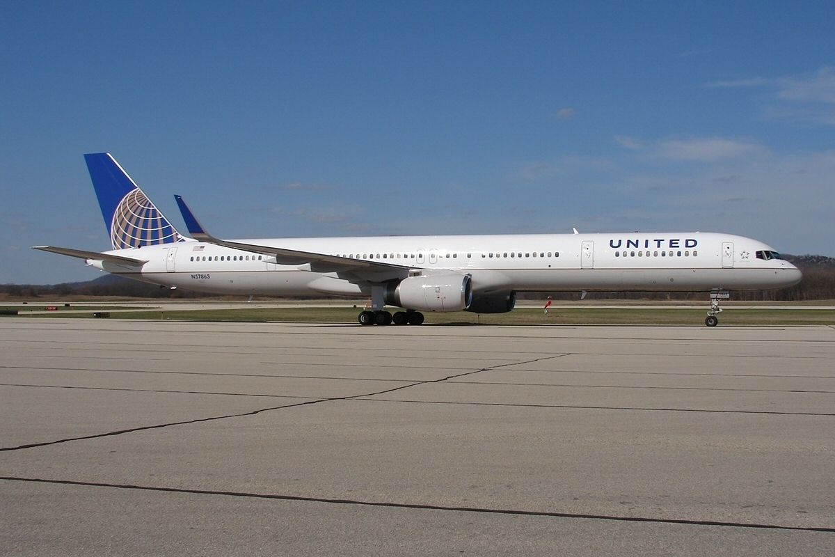 A United 757-300 taxiing to the runway.