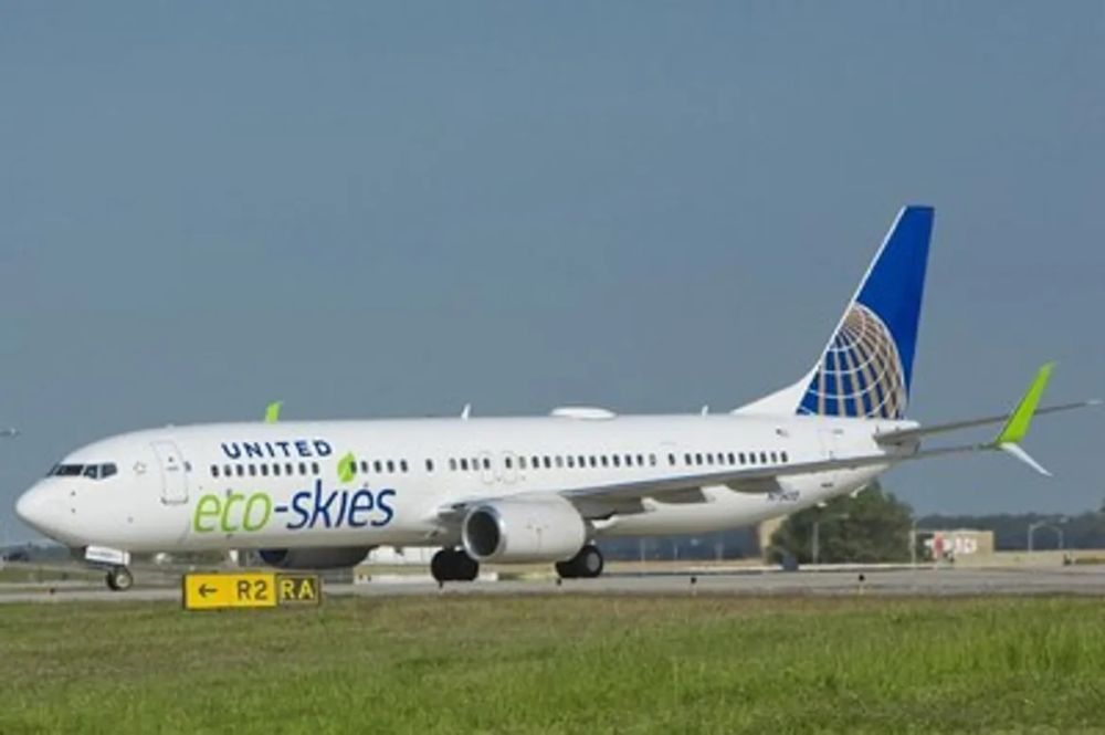 United Airlines 737-900ER