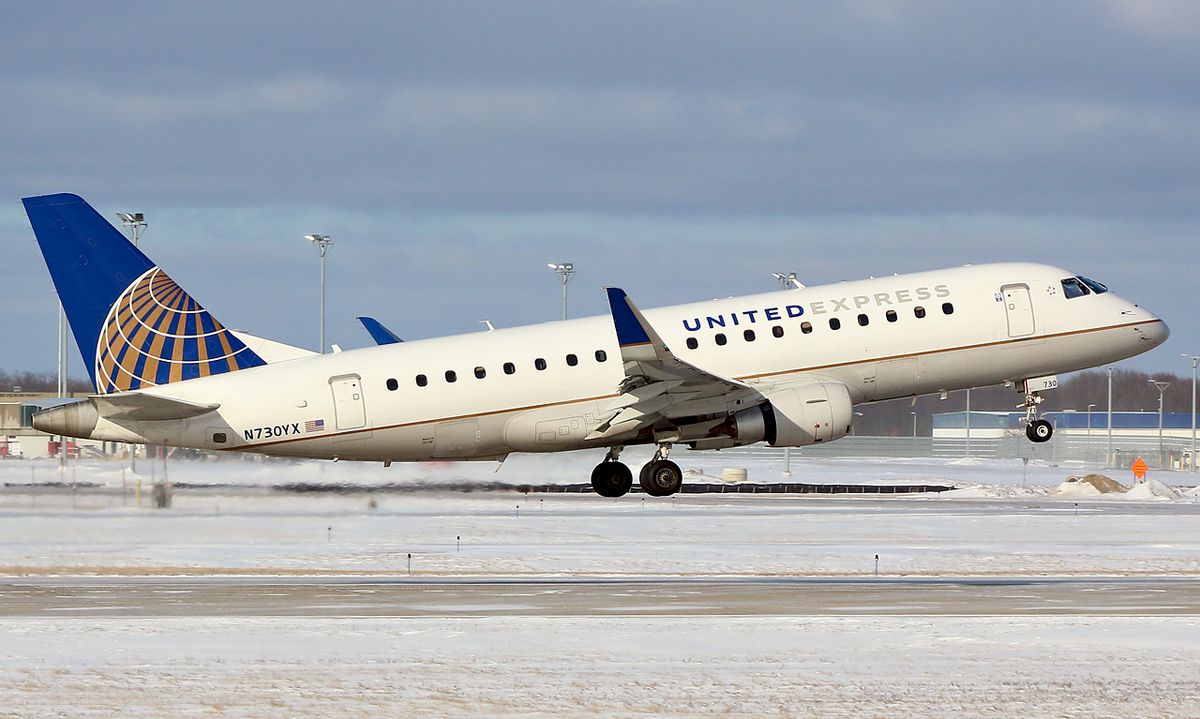 United Express Mesa Airlines Embraer 175