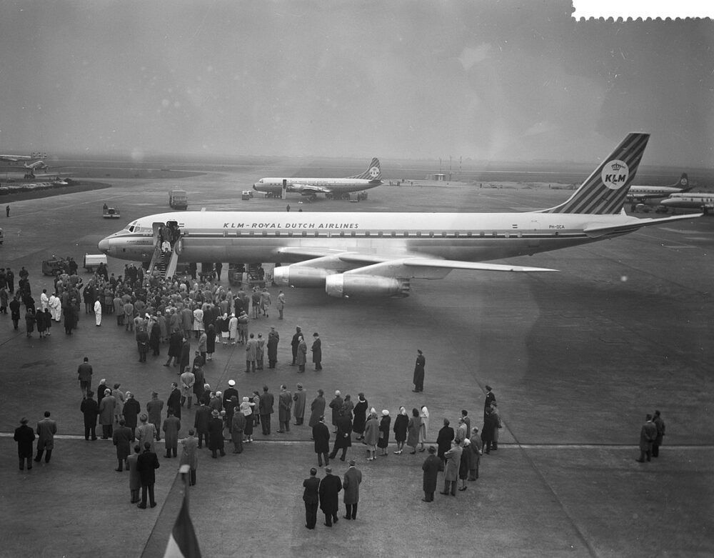 KLM DC-8