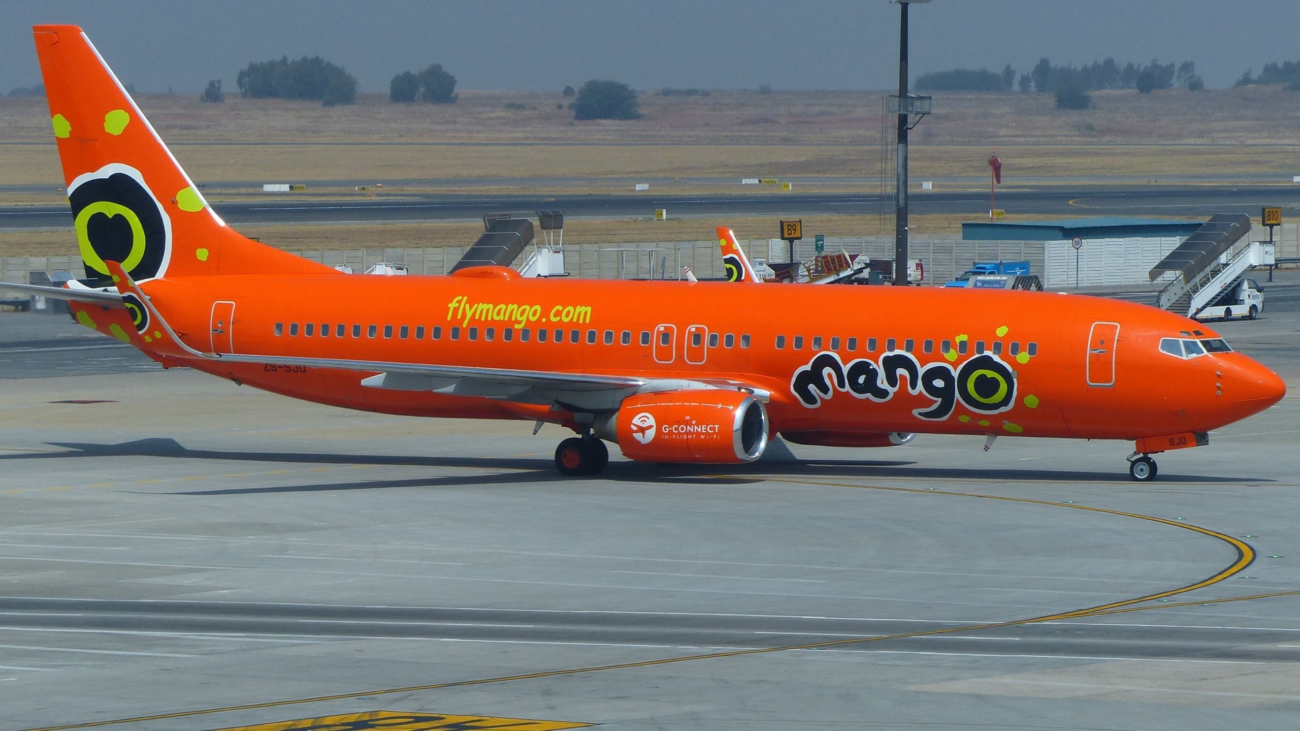 Mango Airlines Boeing 737 at the Airport