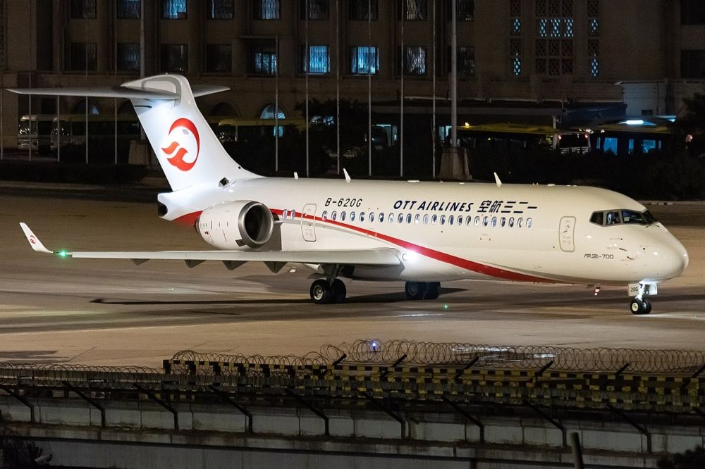 The Story Of The COMAC ARJ21 - China's 90 Seat Regional Jet