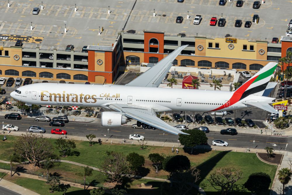 Emirates Boeing 777-31H(ER) A6-EQE