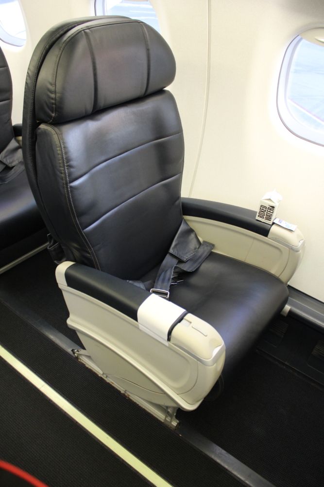Alaska E175 solo seat