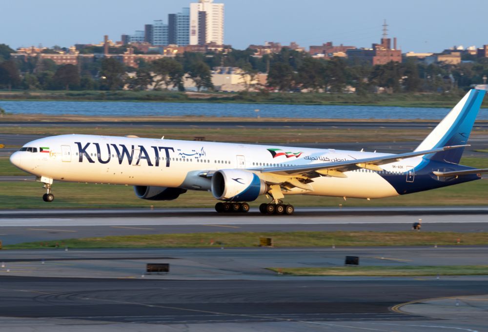 Kuwait Airways Boeing 777-369(ER) 9K-AOK (3)