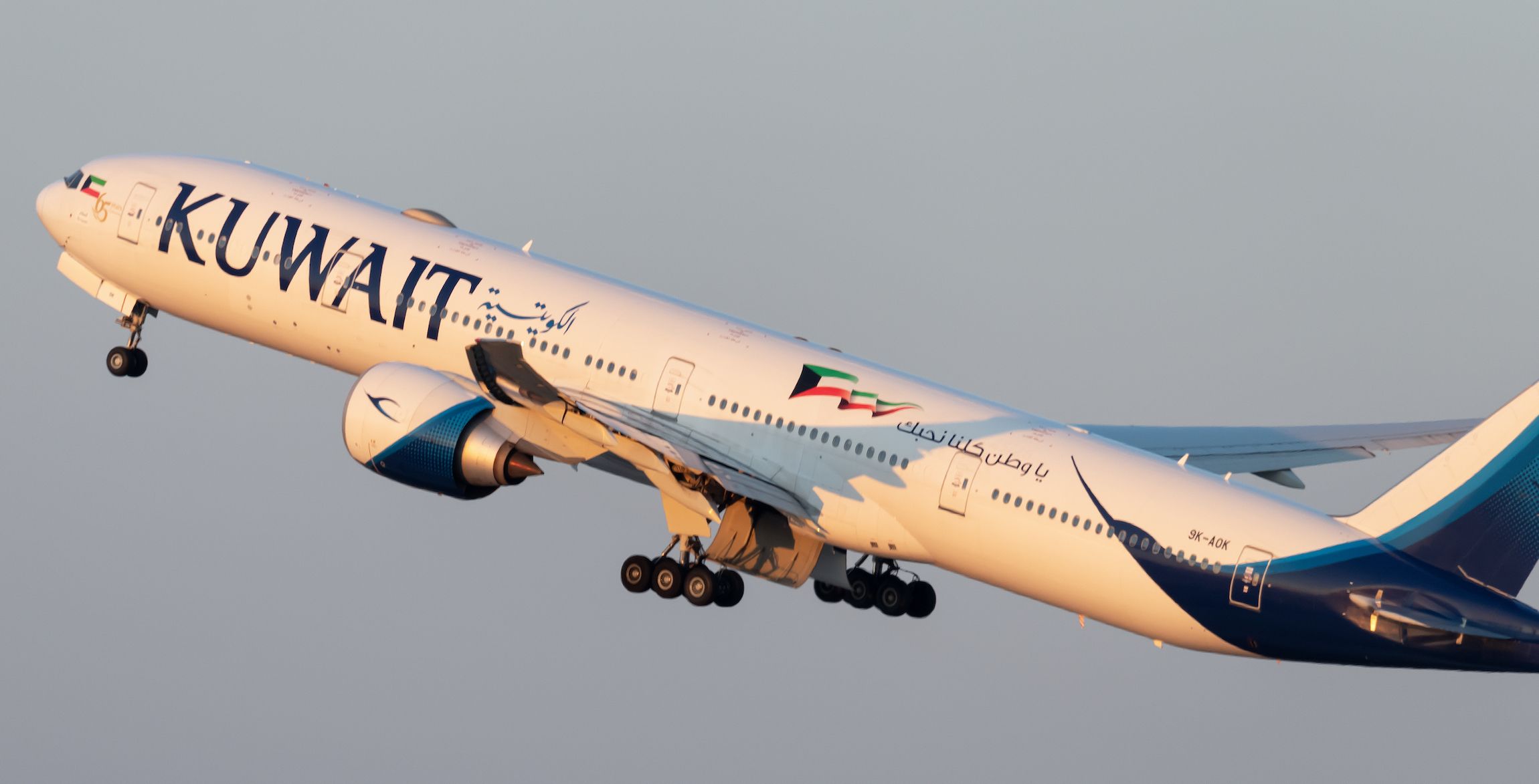 Kuwait Airways Boeing 777-369(ER) 9K-AOK.jpg (2)
