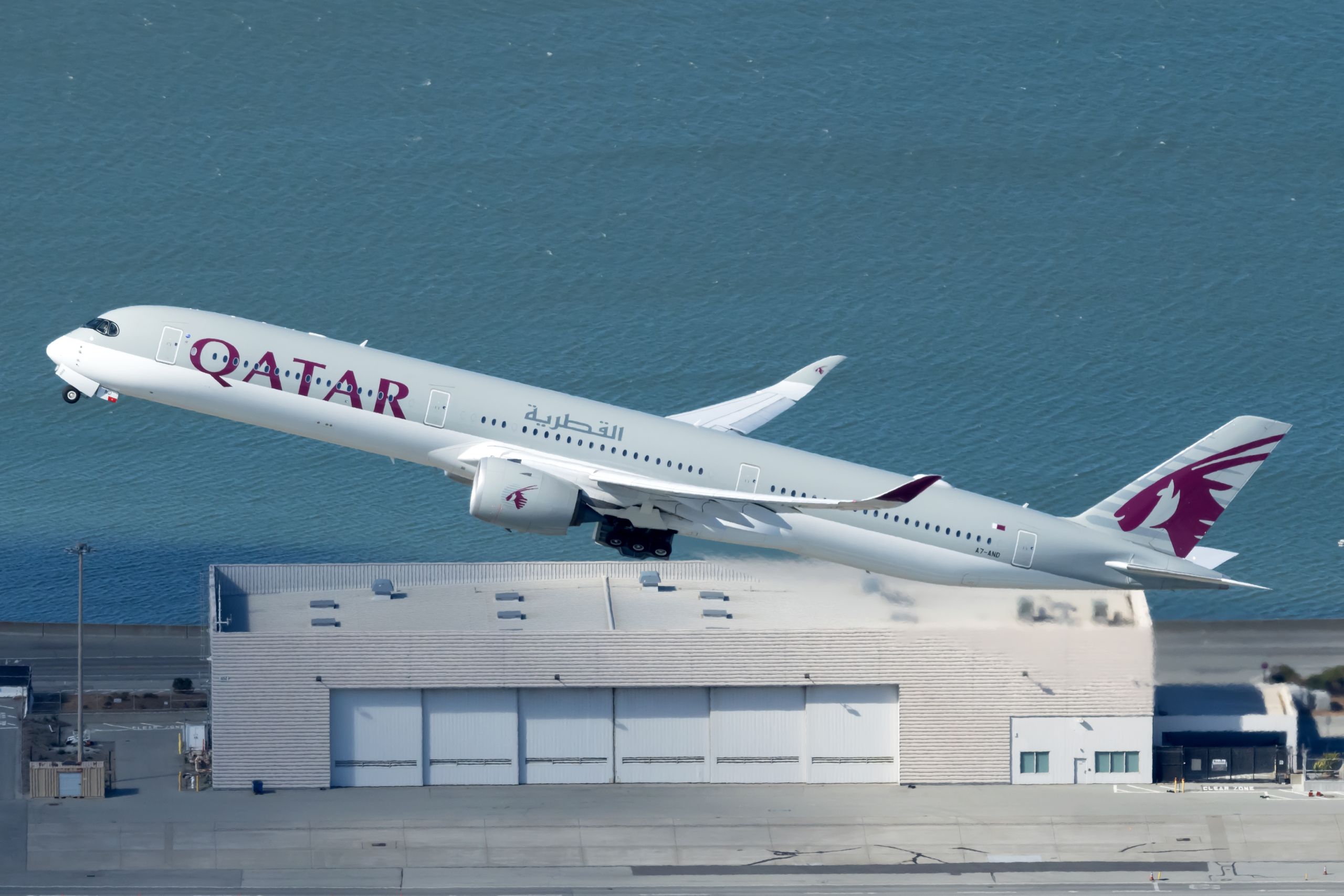 Qatar Airways Airbus A350-1041 A7-AND (4)