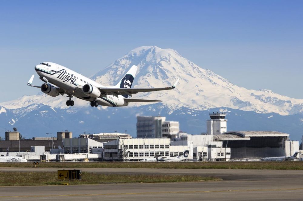Alaska Airlines Boeing 737 Seattle