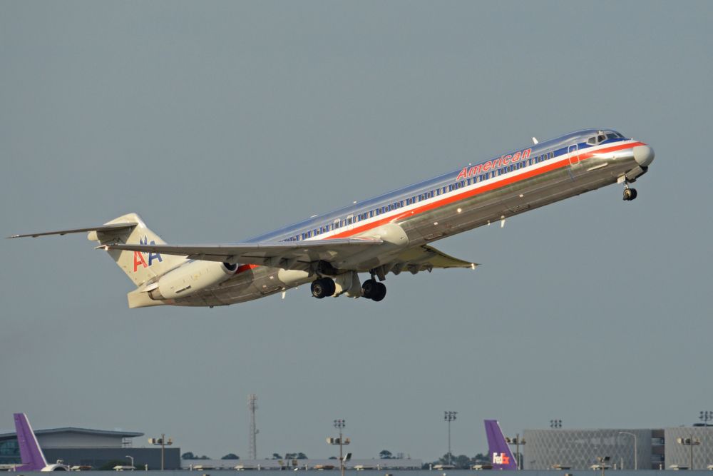 American Airlines MD-83