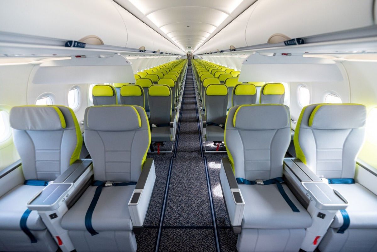 SalamAir Airbus A321neo cabin.
