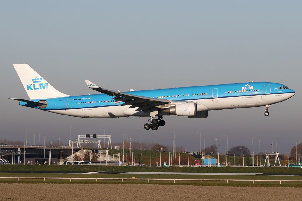 KLM_Airbus_A330-300_PH-AKF_(31076099517)
