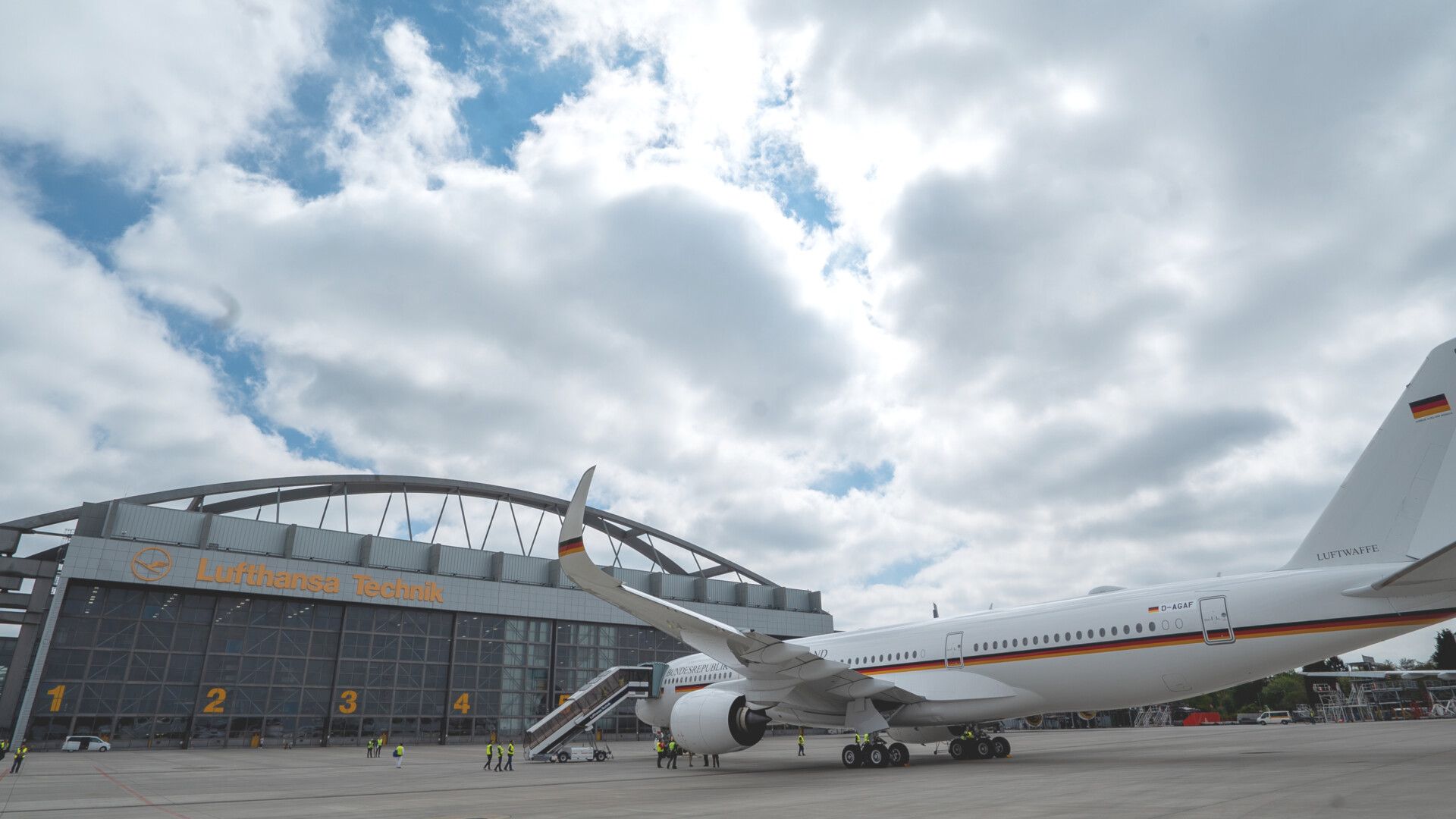 Three's A Crowd: German Government's Last A350 Takes Flight