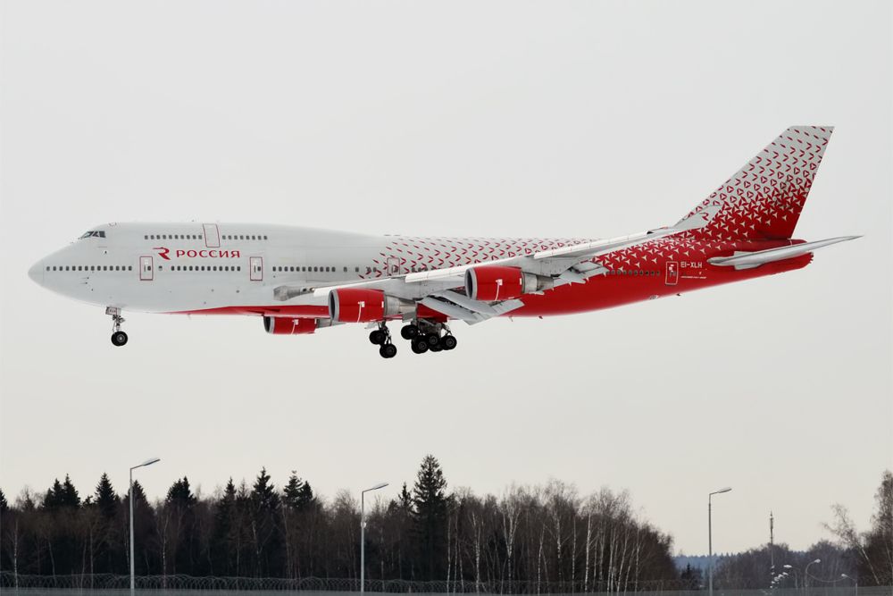 Rossiya,_EI-XLH,_Boeing_747-446_(40267663045)