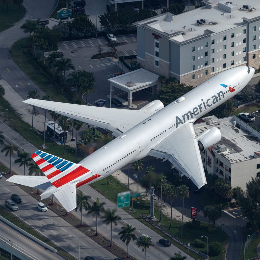 American Airlines Boeing 777-223(ER) N759AN
