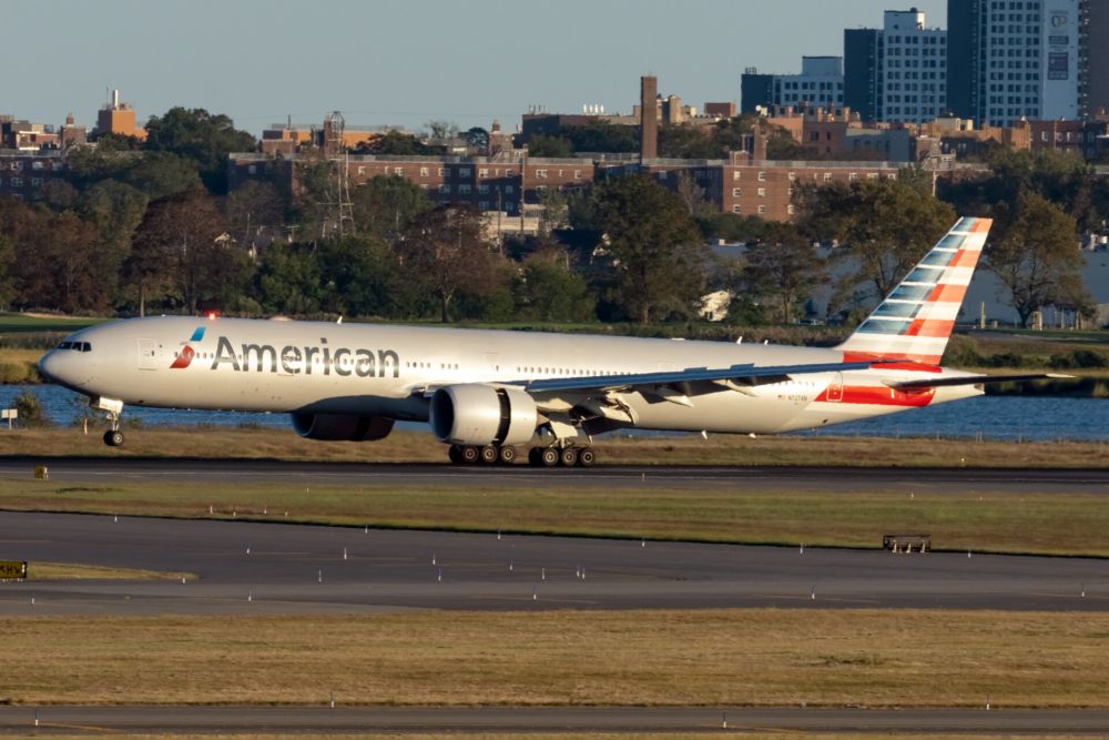 American Airlines Boeing 777-323(ER) N727AN