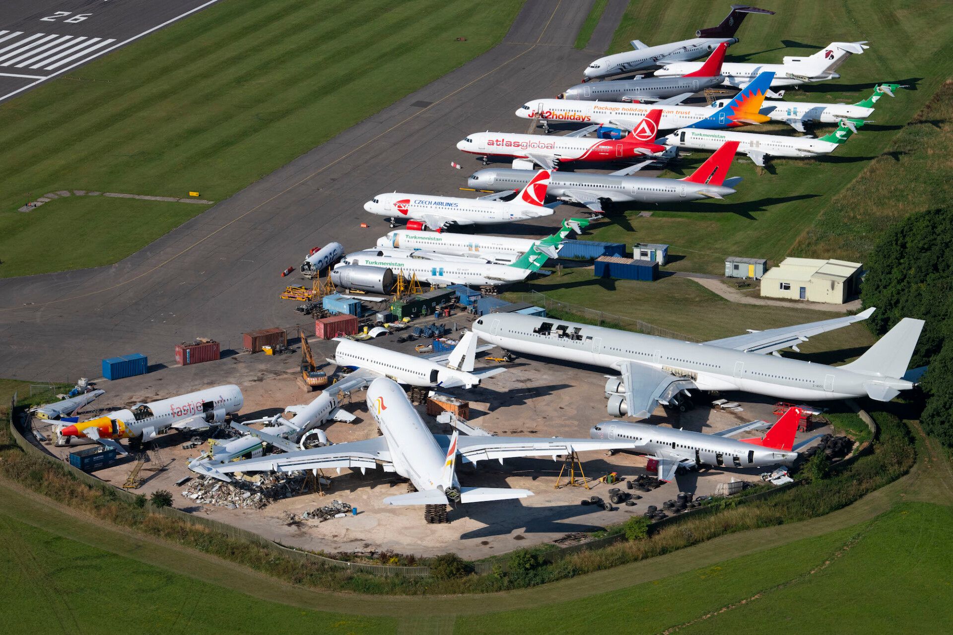 Stored aircraft Cotswold