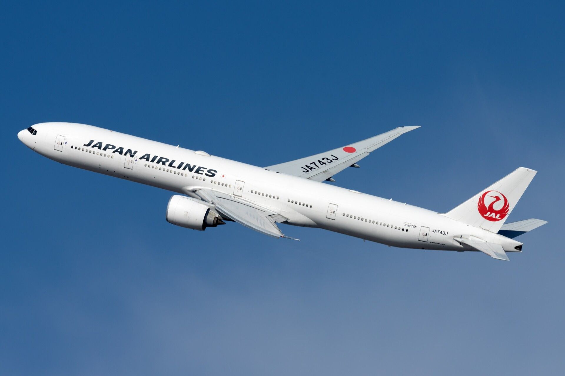 Japan Airlines Boeing 777 Faces Engine Malfunction After Takeoff