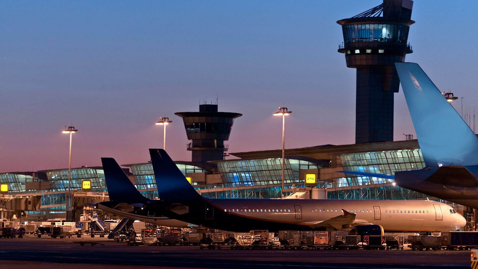 airport-terminal-aircrafts-at-dusk