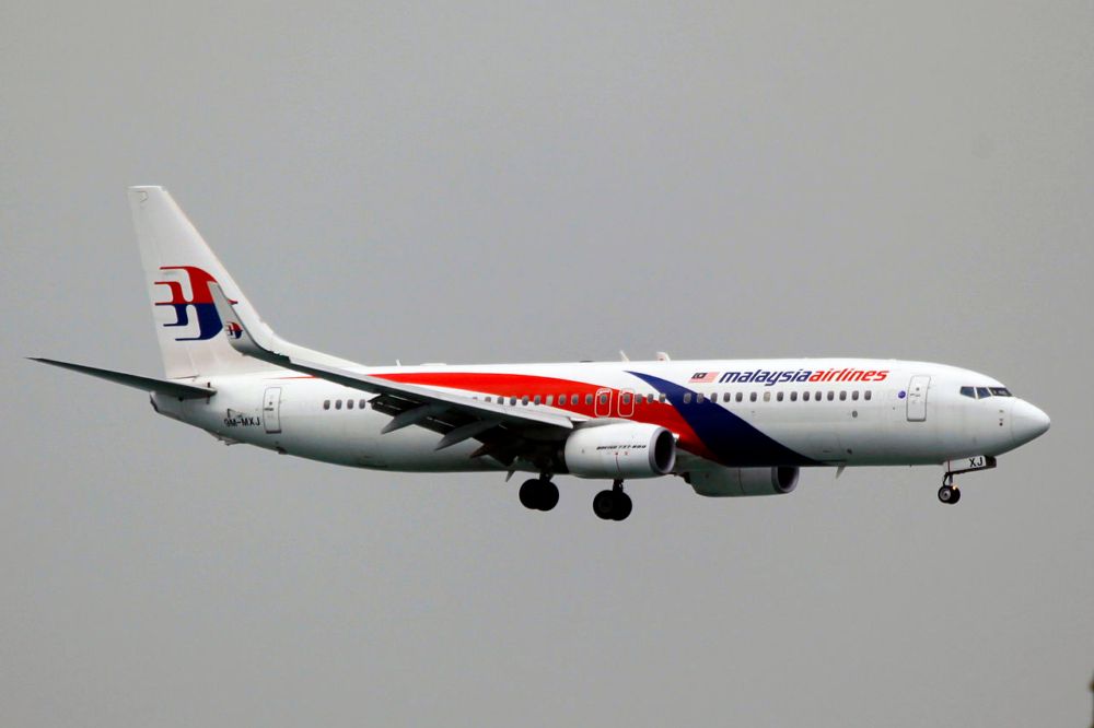 9M-MXJ_-_Malaysia_Airlines_-_Boeing_737-8H6(WL)_-_HKG_(13192454534)