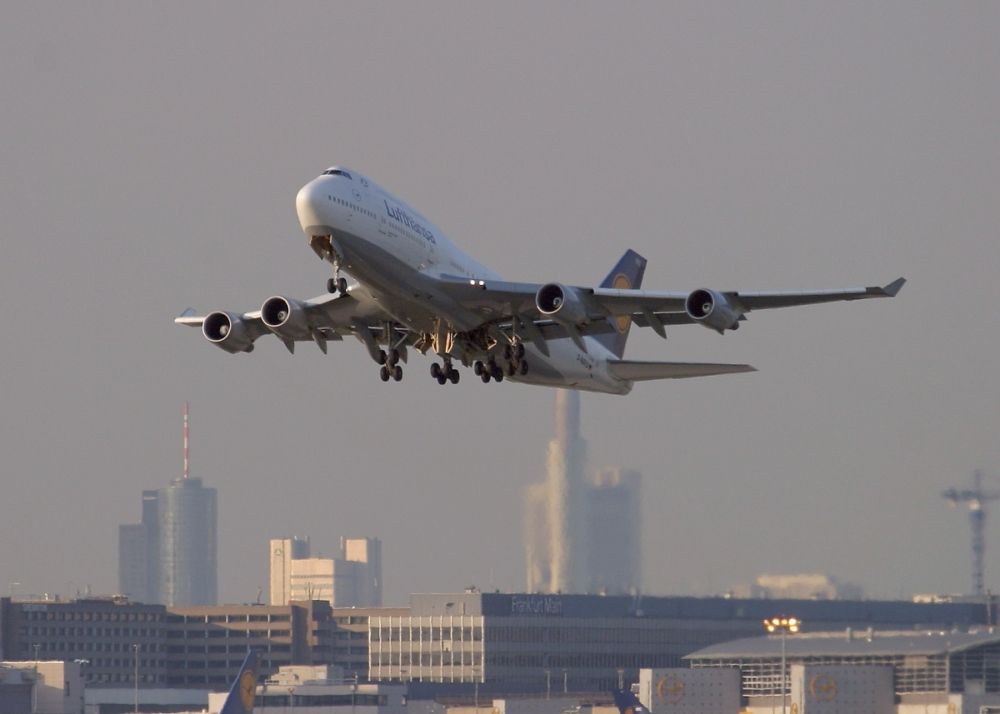 Boeing_747-430,_Lufthansa_AN0361582