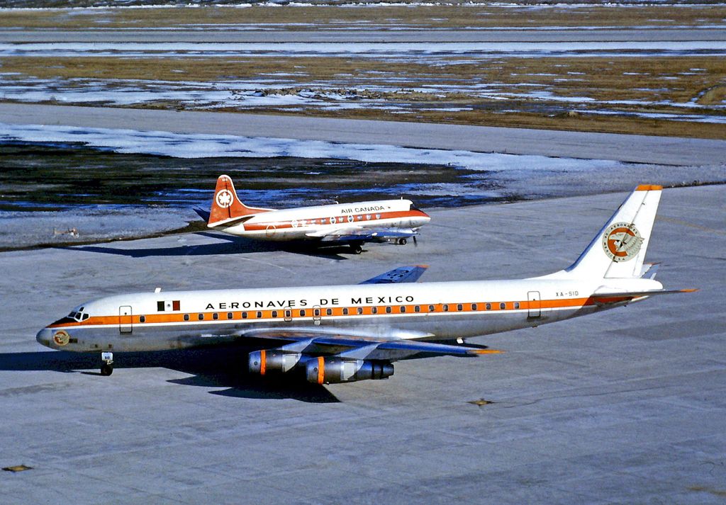 An Aeromexico Douglas DC-8 taxiing to the runway.