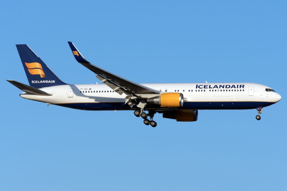 Icelandair 767 landing