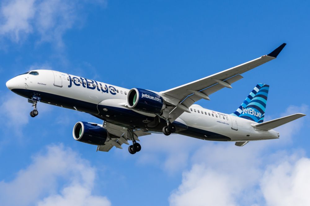 JetBlue Airways Airbus A220-300 N3008J