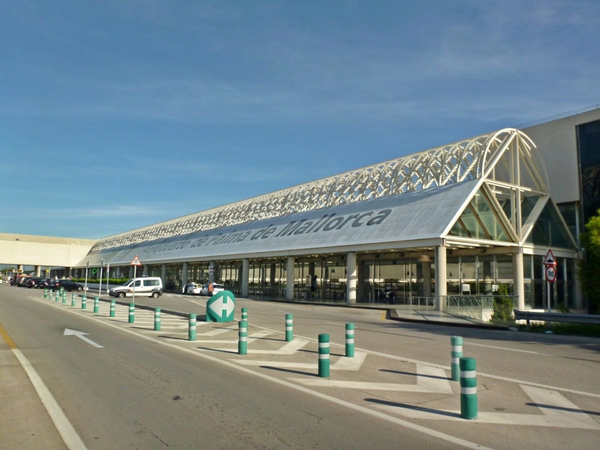 alma_de_Mallorca_Airport_Terminal_C_Outside