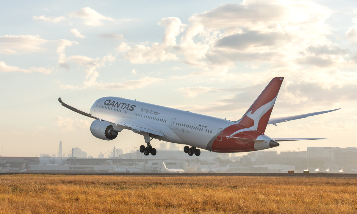qantas-787-unable-to-raise-landing-gear
