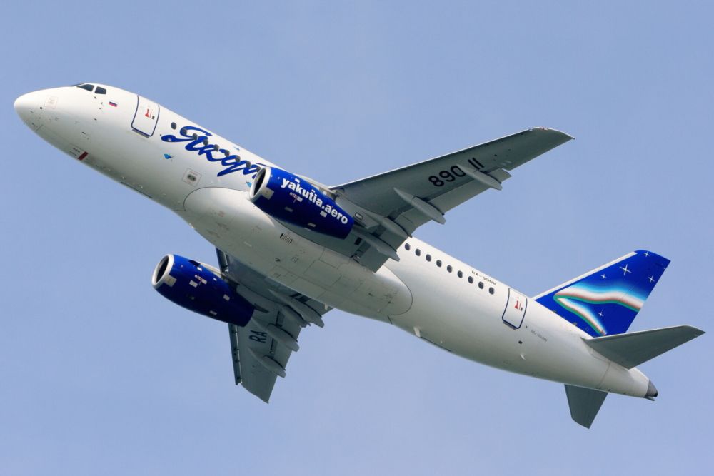 1/100 アエロフロート SSJ100-95B Russian Aeroflot Superjet-100 Returns To Moscow Following Apparent