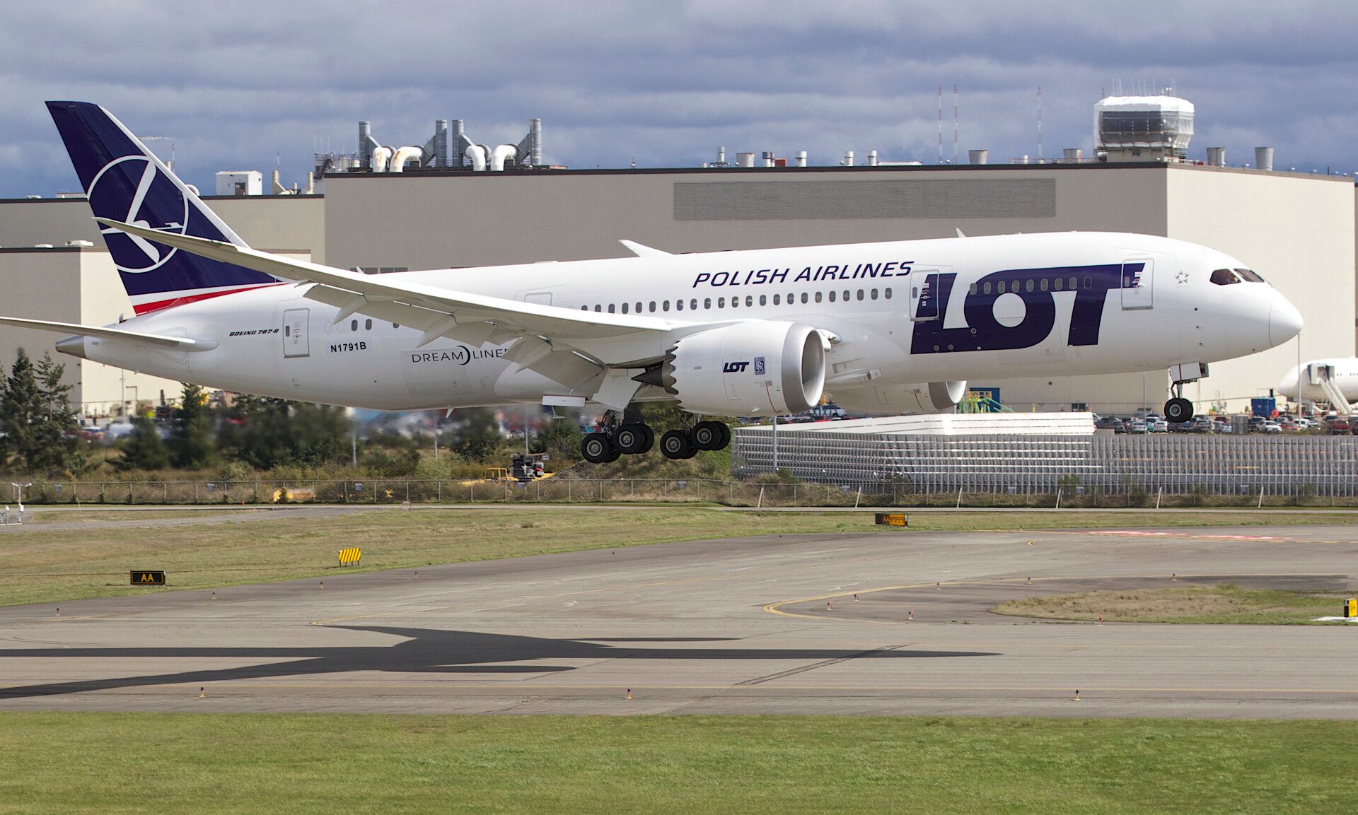 Aviation Industry: LOT Polish Airlines to resume Delhi-Warsaw