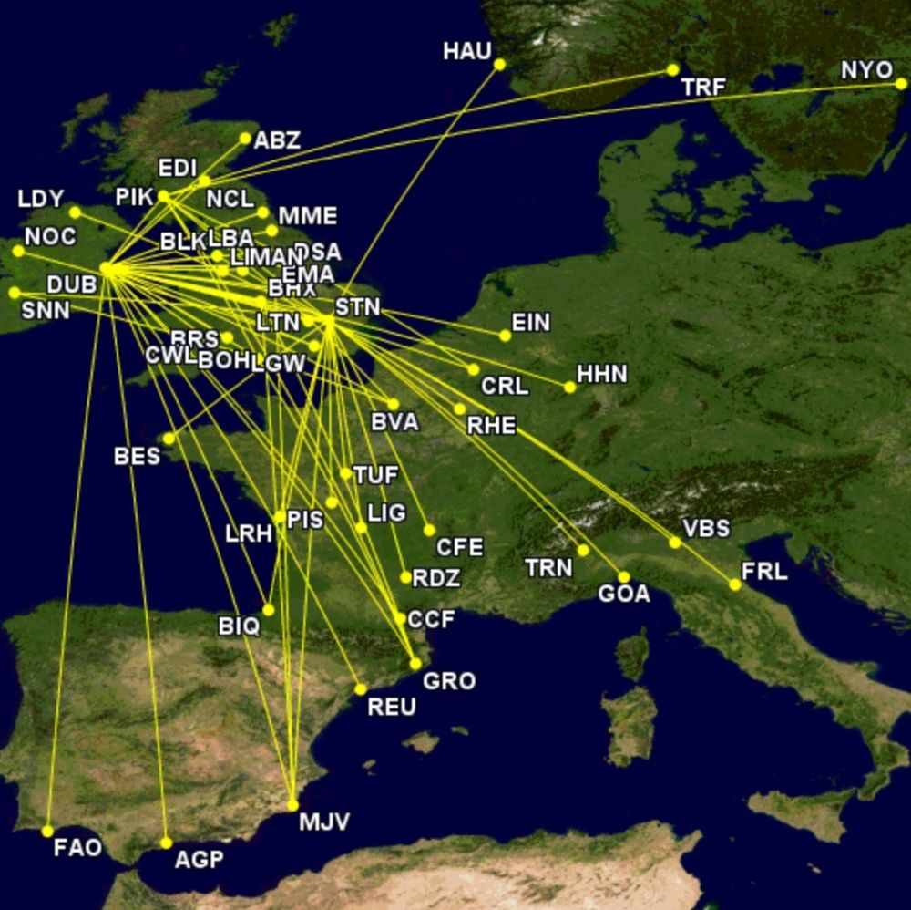 Ryanair B737-200 network in 2004 and 2005