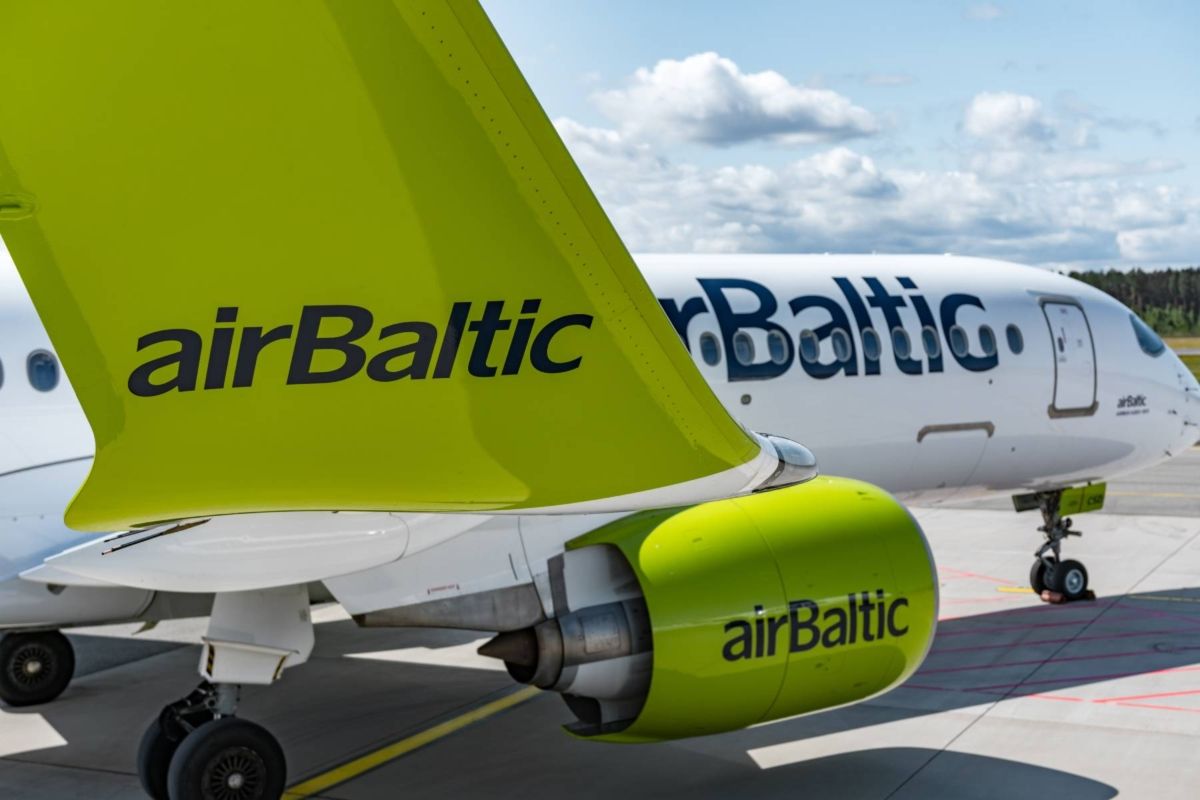 airBaltic Airbus A220