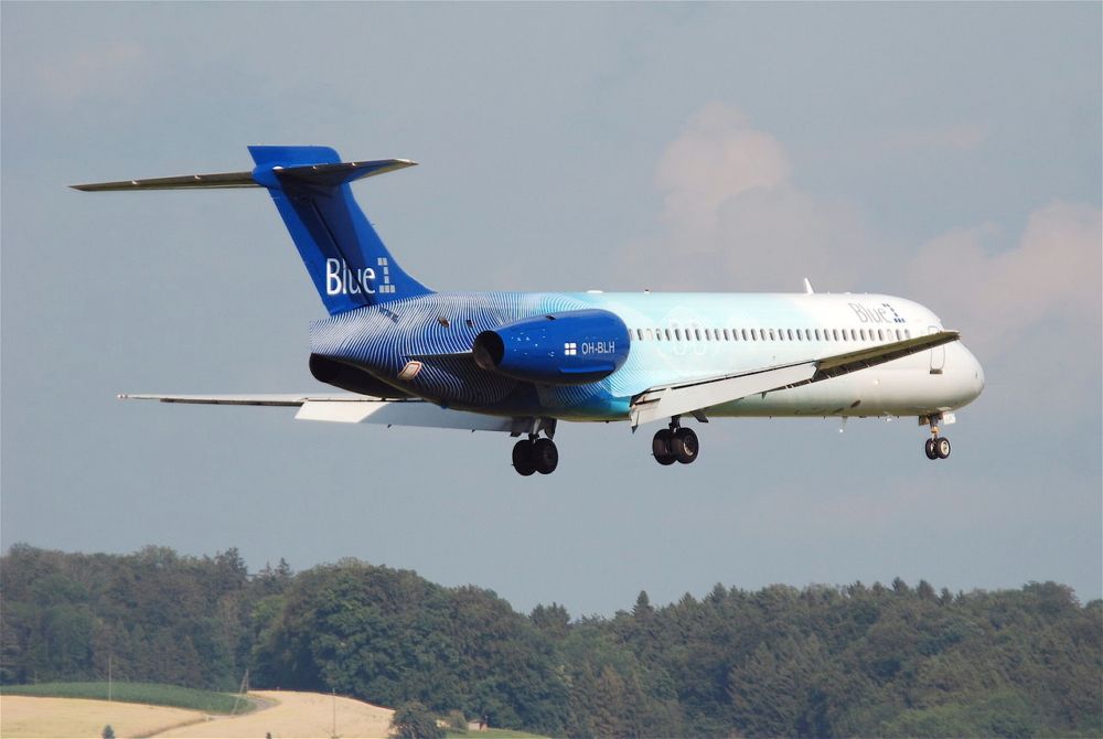 A Blue1 Boeing 717-2CM aircraft (OH-BLH) at Zürich International Airport in June 2011.