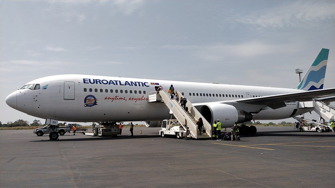 -EuroAtlantic_plane_at_Bissau_airport_2