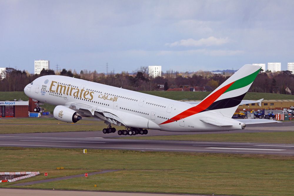 Emirates_Airbus_A380-861_A6-EOP_departing_from_Birmingham_Airport