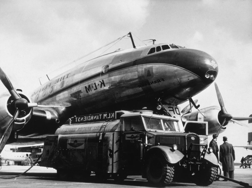 Lockheed L-049 'Constellation' being refuel