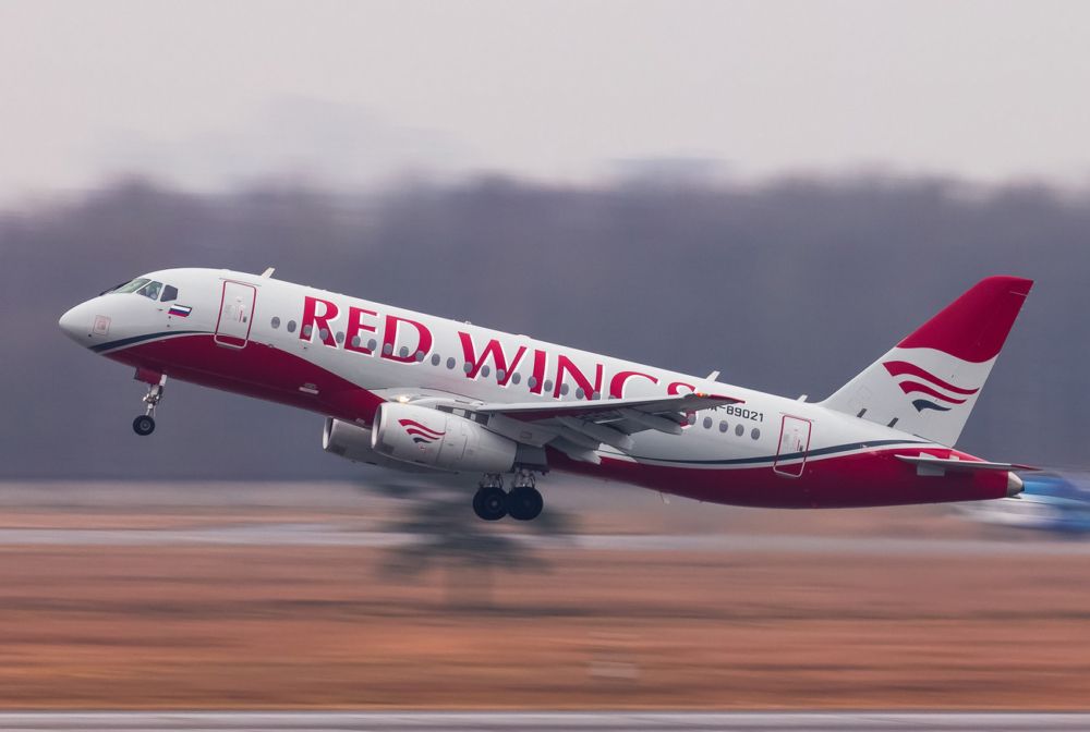Red Wings SSJ100